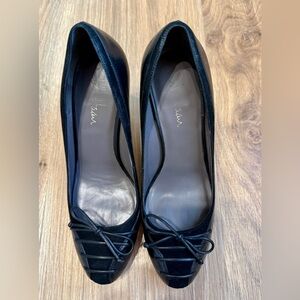 Cole Haan Pumps Women’s Size 7B
Black Leather Calf Hair Toe Lace Detail